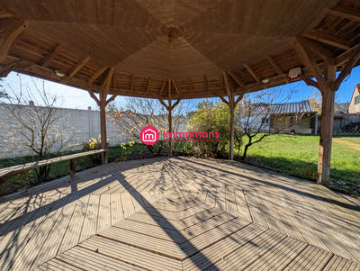 Maison - 220 m² - 9 pièces