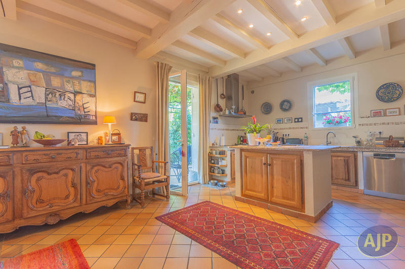 Maison - 268 m² - 8 pièces