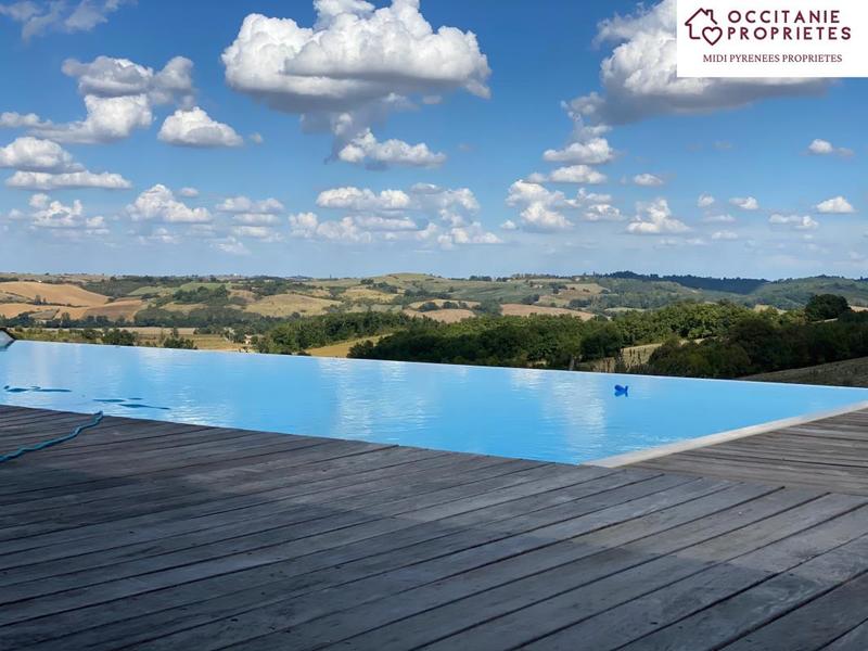 Propriété - 390 m² - 8 pièces