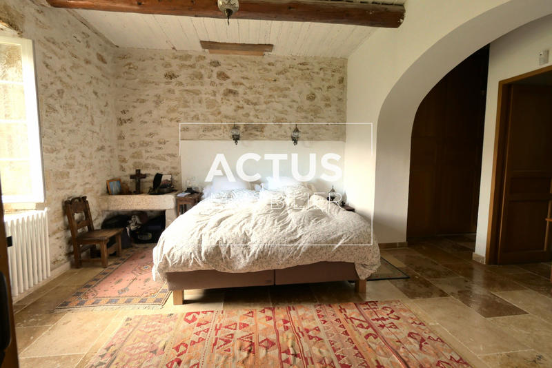 Maison - 235 m² - 8 pièces