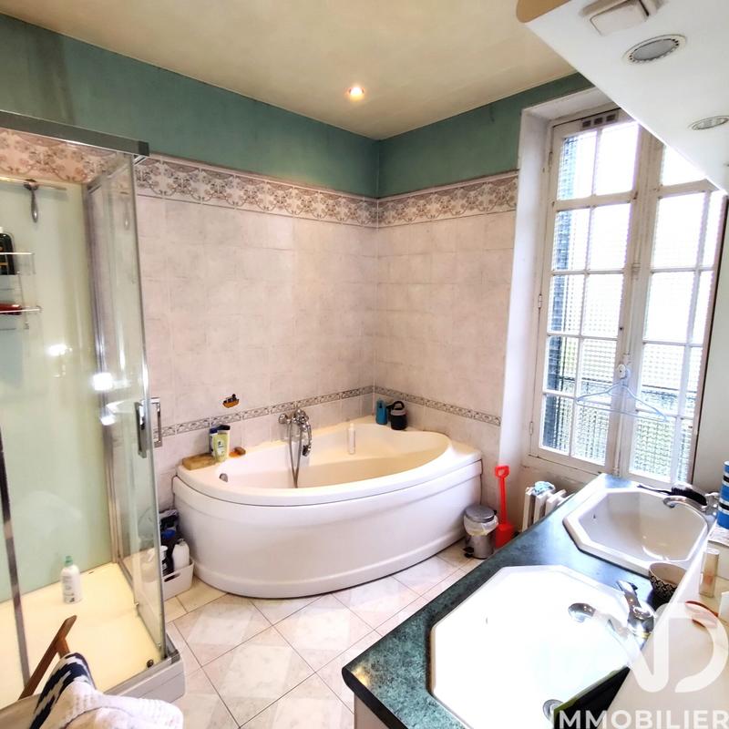 Maison - 210 m² - 8 pièces