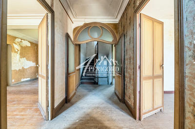 Maison - 311 m² - 15 pièces