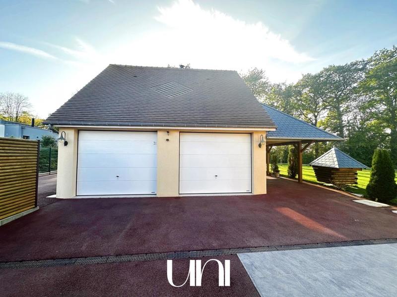 Maison - 247 m² - 7 pièces