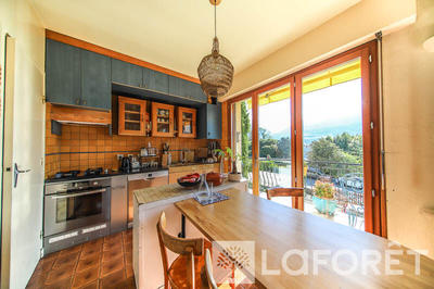 Appartement - 141 m² - 6 pièces