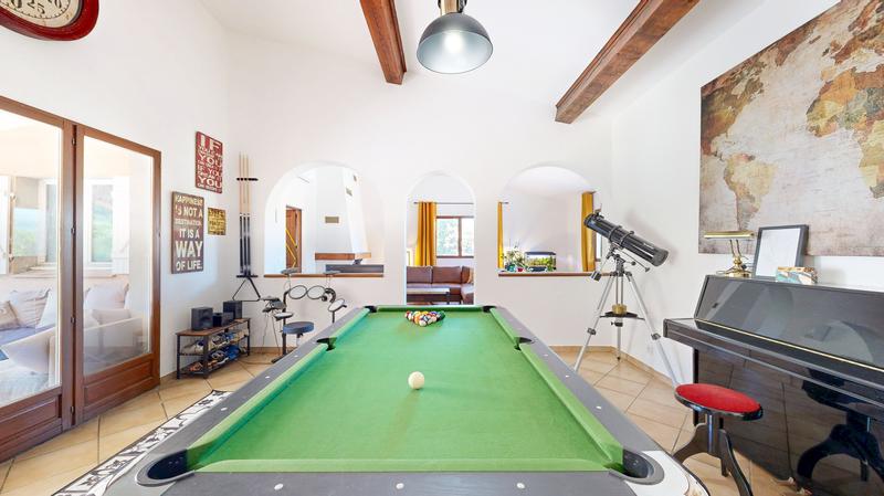 Propriété - 429 m² - 24 pièces