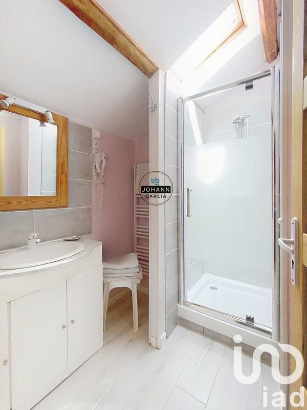 Maison - 222 m² - 9 pièces