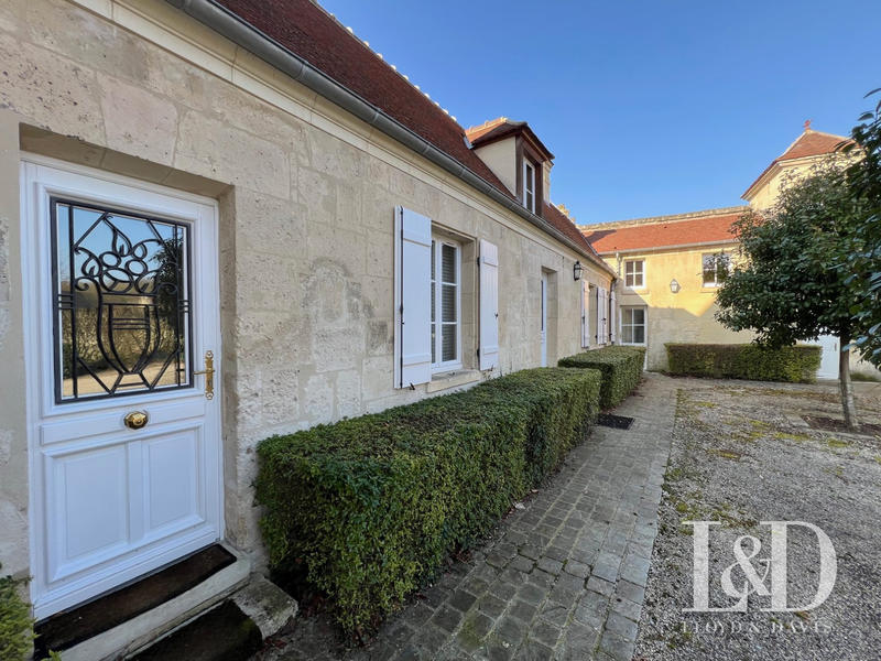 Maison - 710 m² - 15 pièces
