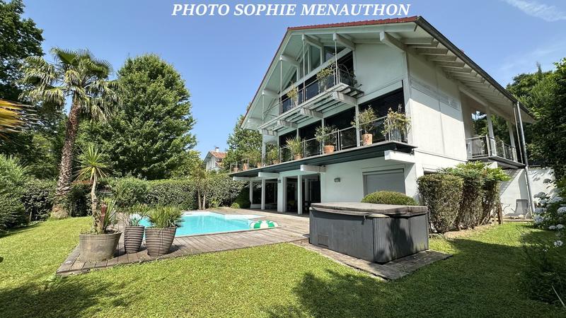 Maison d'architecte - 300 m² - 8 pièces