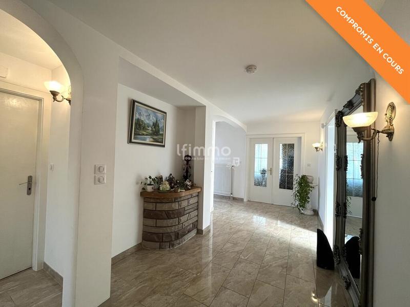 Maison - 252 m² - 10 pièces