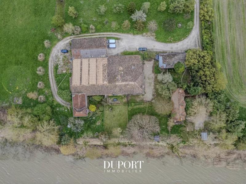 Propriété - 300 m²