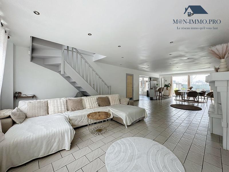 Maison traditionnelle - 205 m² - 6 pièces