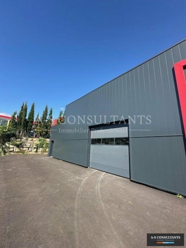 Local d'activité / Entrepôt - 240 m²