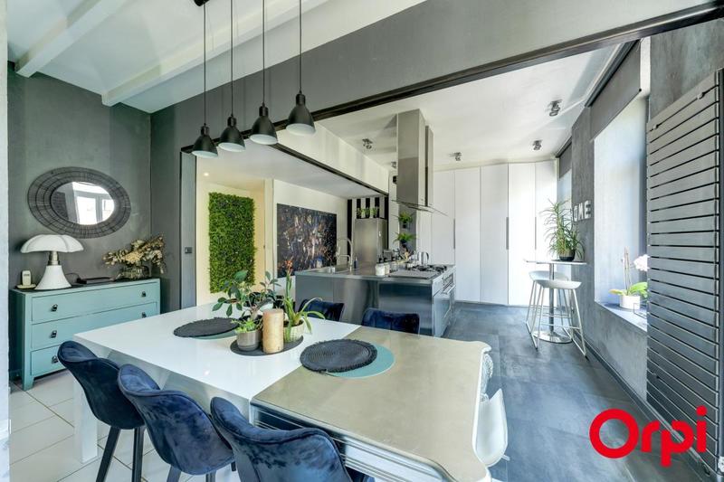 Appartement - 145 m² - 5 pièces