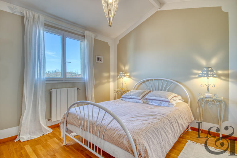 Maison - 188 m² - 9 pièces