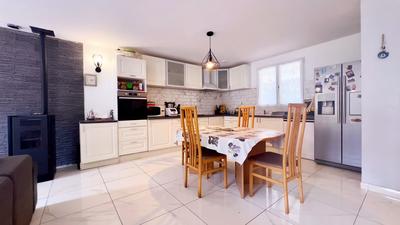 Maison - 300 m² - 9 pièces