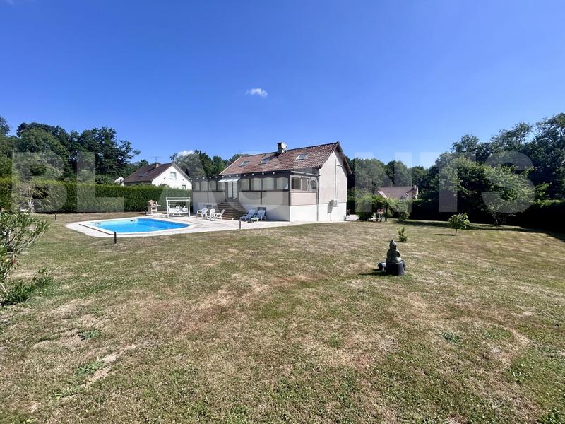 Maison traditionnelle - 160 m² - 7 pièces