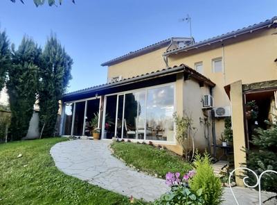 Demeure - 248 m² - 8 pièces