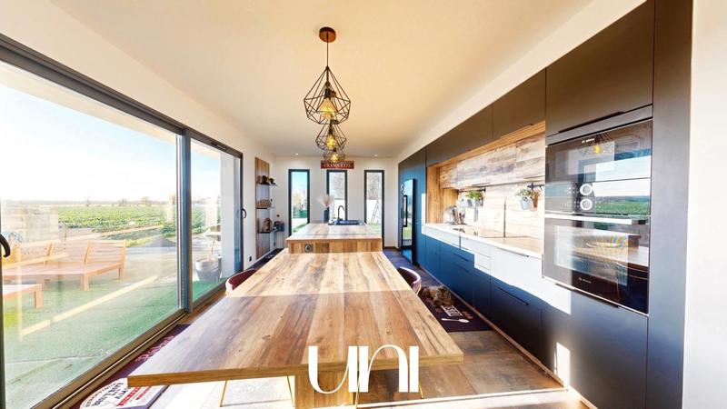 Maison - 317 m² - 9 pièces