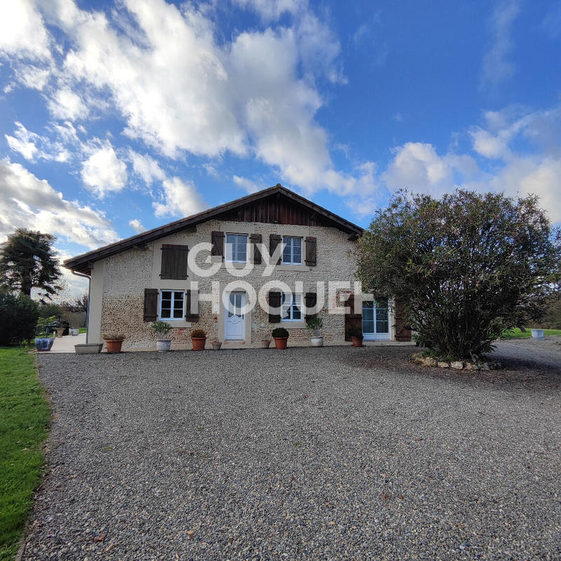 Maison - 232 m² - 11 pièces