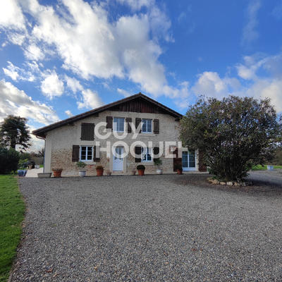 Maison - 232 m² - 11 pièces