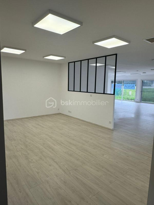 Local commercial - 125 m² - 4 pièces