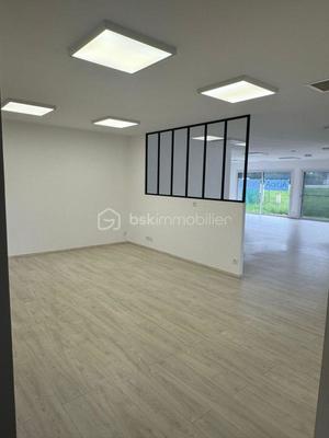 Local commercial - 125 m² - 4 pièces