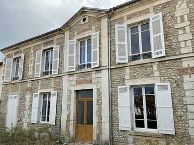 Maison - 216 m² - 7 pièces
