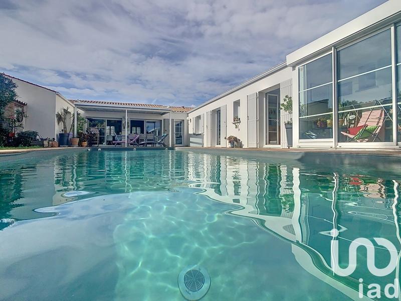 Maison - 211 m² - 7 pièces