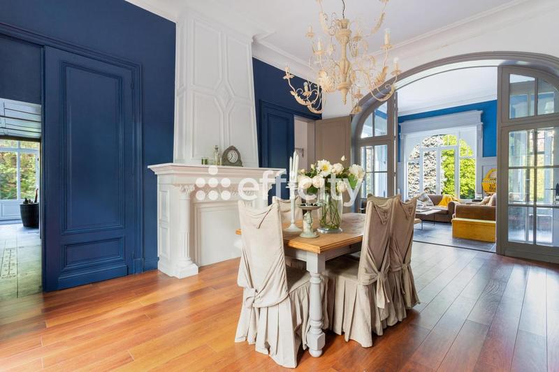 Demeure - 458 m² - 16 pièces