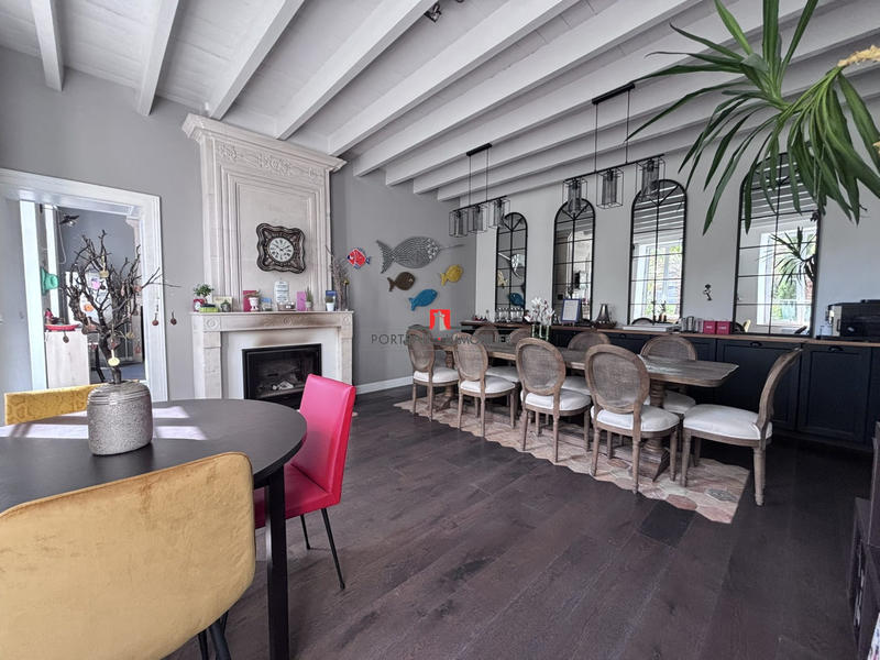 Maison - 300 m² - 11 pièces