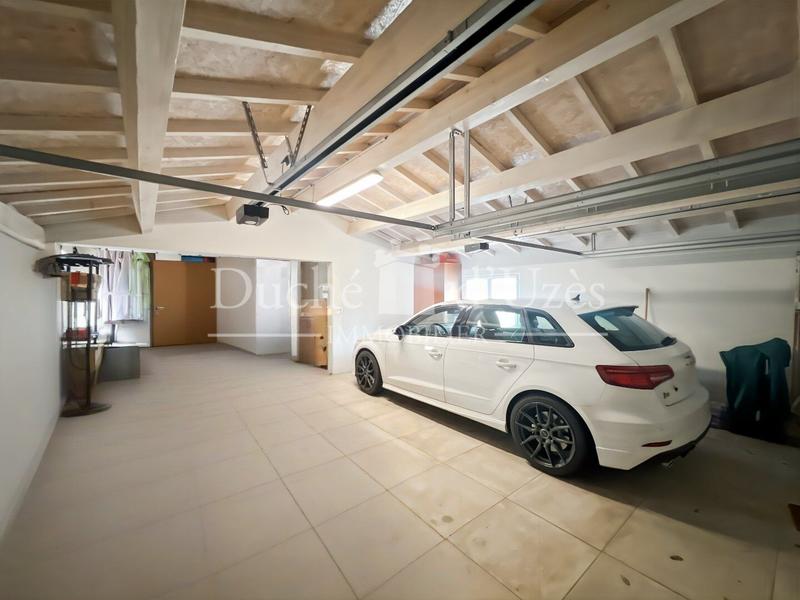 Maison - 180 m² - 8 pièces