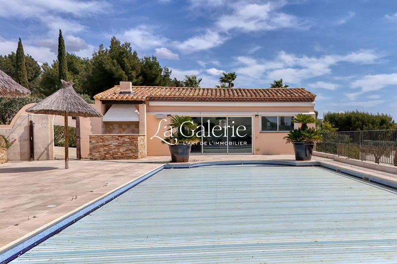 Maison - 630 m² - 13 pièces