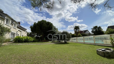 Maison - 383 m² - 13 pièces