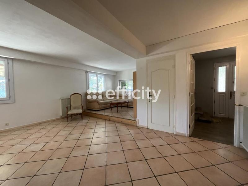 Maison - 215 m² - 11 pièces