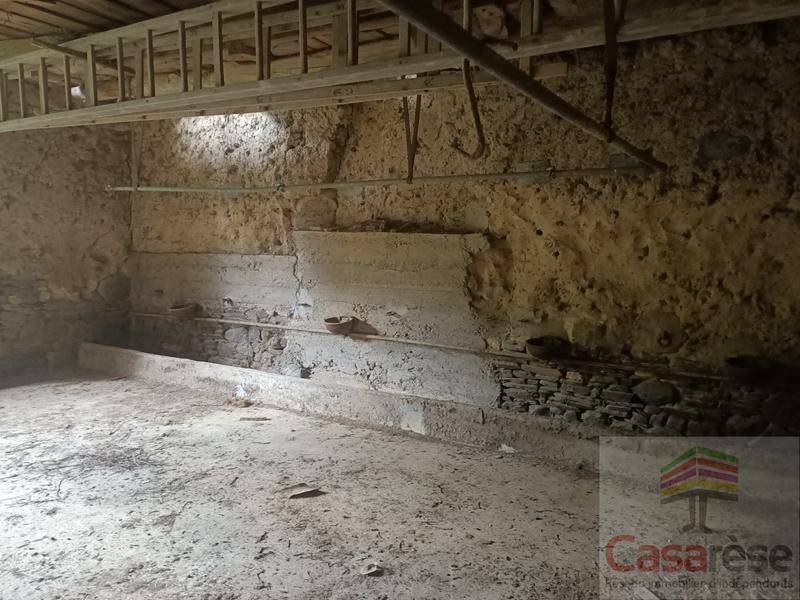 Grange - 270 m² - 8 pièces