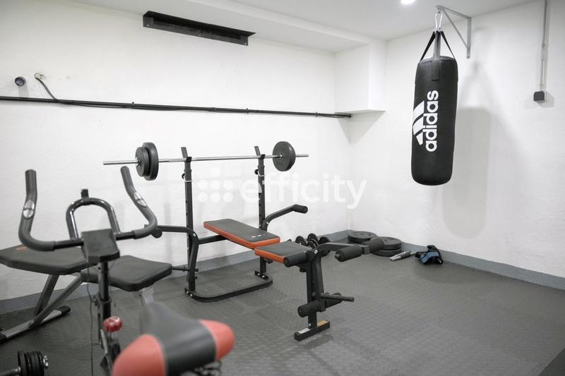 Maison - 220 m² - 8 pièces