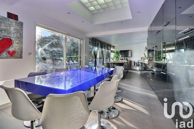 Maison - 279 m² - 7 pièces