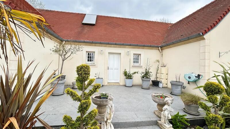 Propriété - 180 m² - 6 pièces