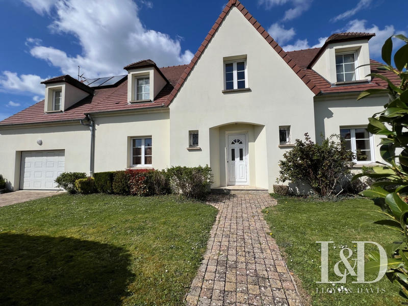 Maison - 204 m² - 7 pièces