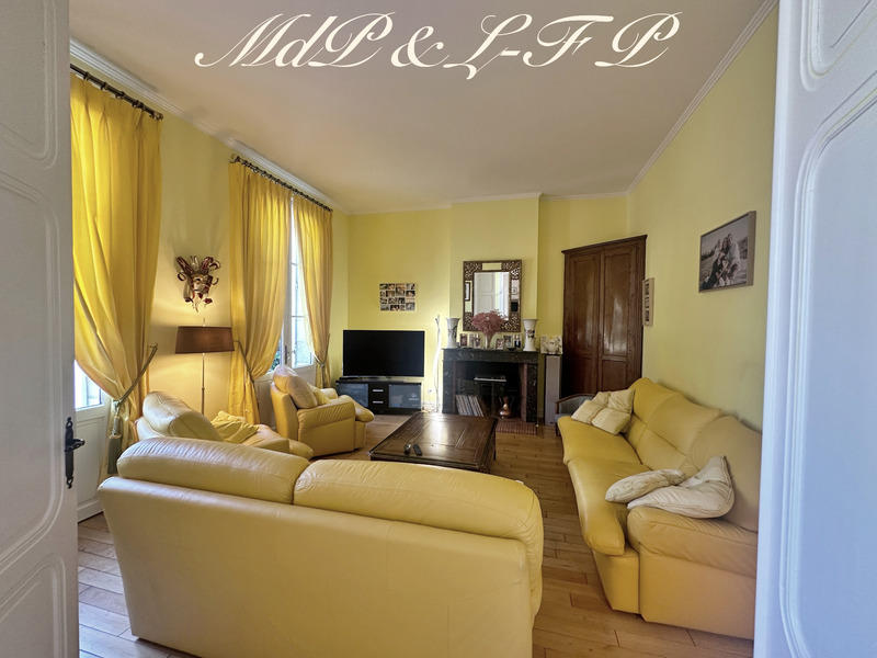 Maison de maîtres - 485 m² - 10 pièces