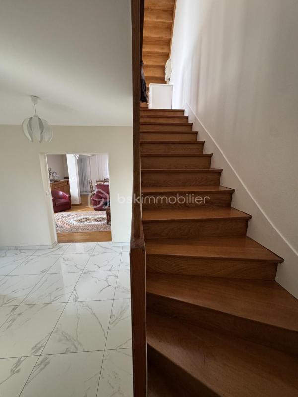 Maison - 182 m² - 9 pièces