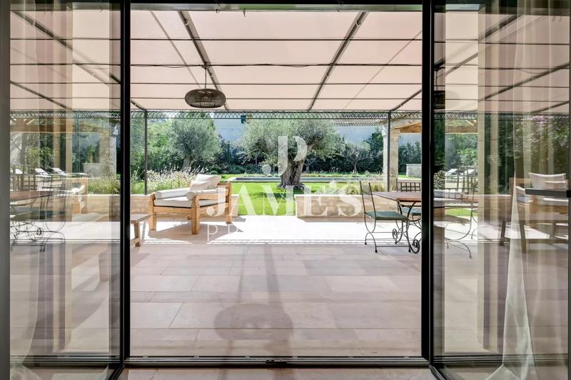 Maison - 250 m² - 5 pièces