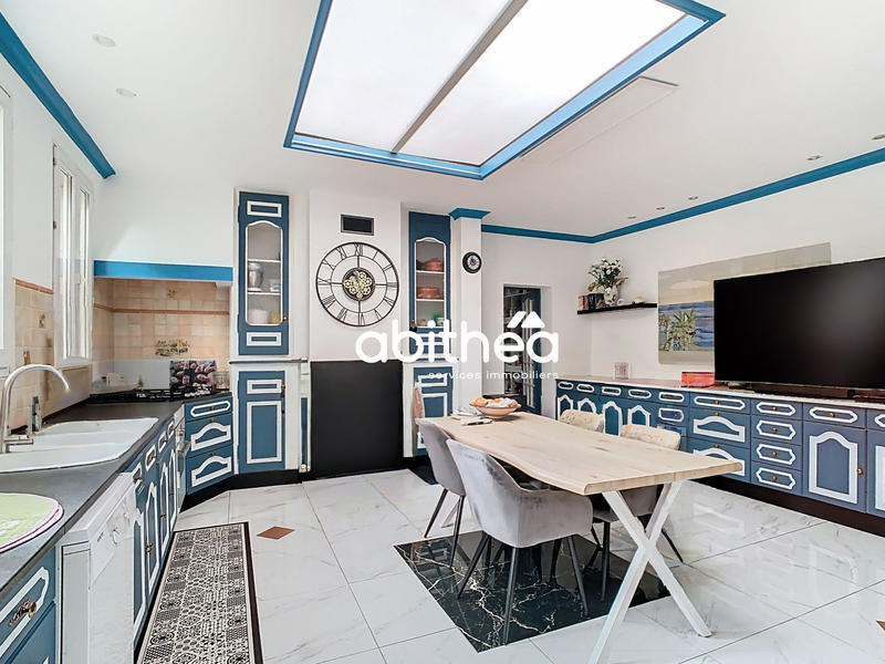 Maison - 182 m² - 7 pièces