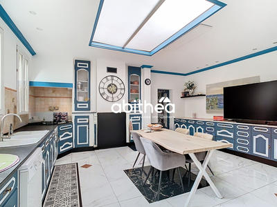 Maison - 182 m² - 7 pièces