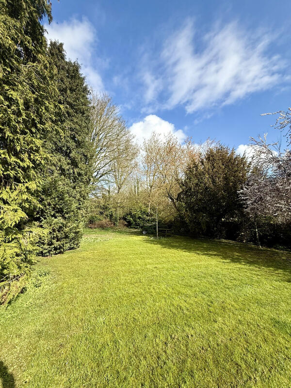 Maison ancienne - 373 m² - 11 pièces