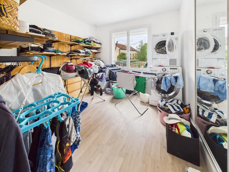 Maison - 235 m² - 7 pièces