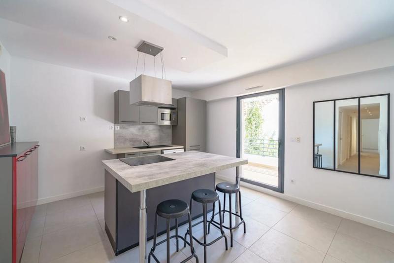 Appartement - 100 m² - 4 pièces