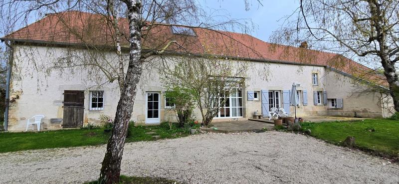 Maison - 260 m² - 9 pièces