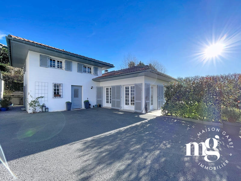 Maison - 192 m² - 6 pièces