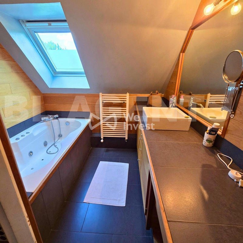 Maison - 200 m² - 8 pièces